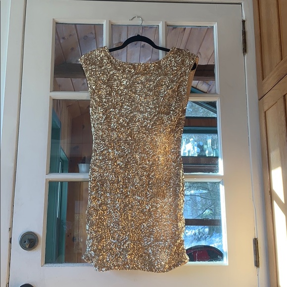 Alice + Olivia Dresses & Skirts - Alice + Olivia gold sequin dress